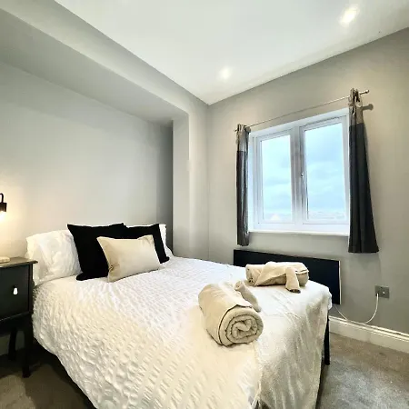 Stylish 2 Bed Apt Near Watford Hospital & Watford Fc - Professionals & Contractors Welcome Exterior photo