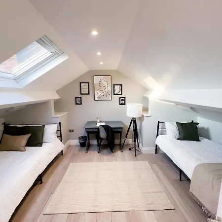 Stylish 2 Bed Apt Near Watford Hospital & Watford Fc - Professionals & Contractors Welcome Exterior photo