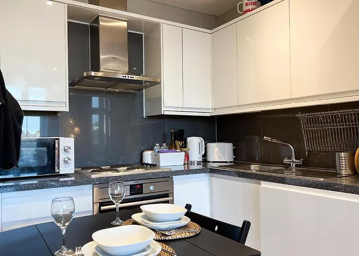 Stylish 2 Bed Apt Near Watford Hospital & Watford Fc - Professionals & Contractors Welcome