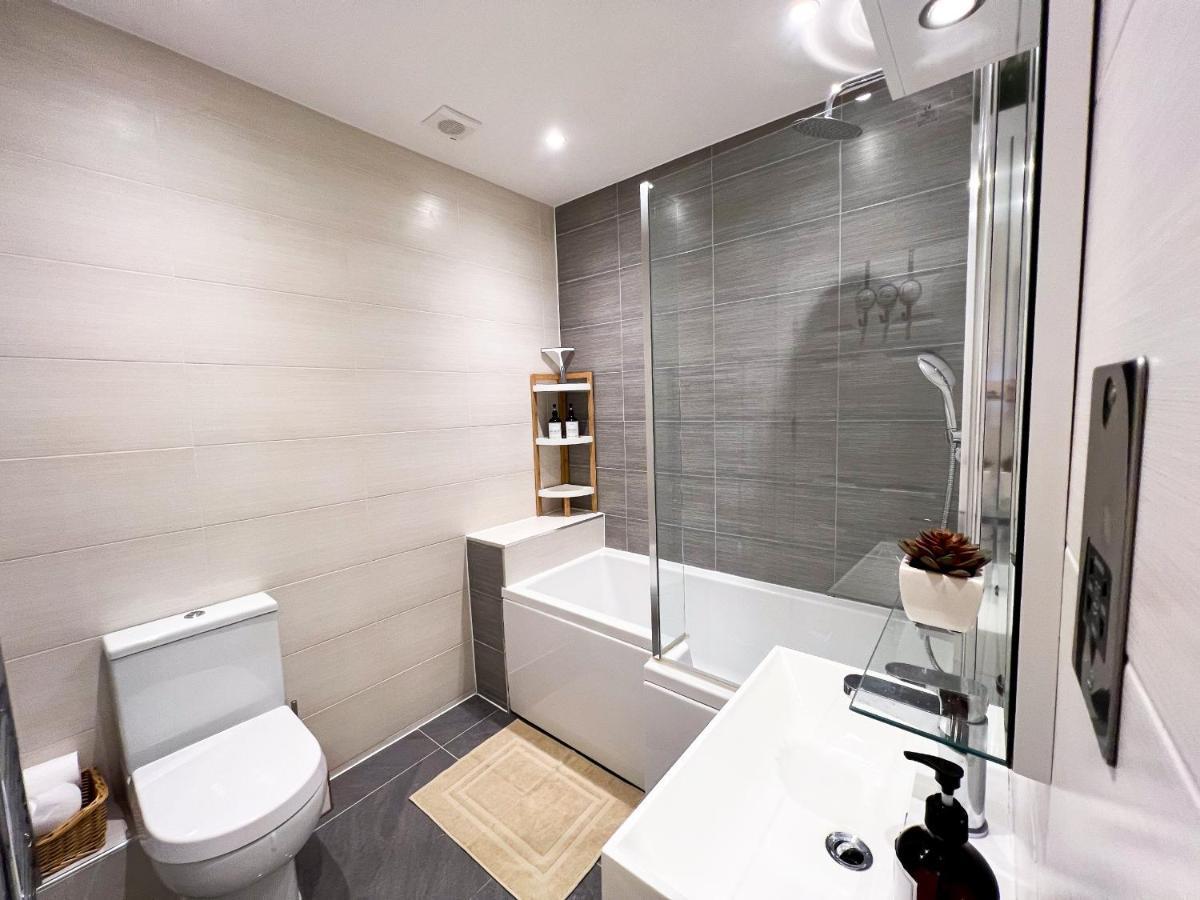 Stylish 2 Bed Near Watford Hospital & Watford Fc - Professionals & Contractors Welcome * Watford (Hertfordshire)