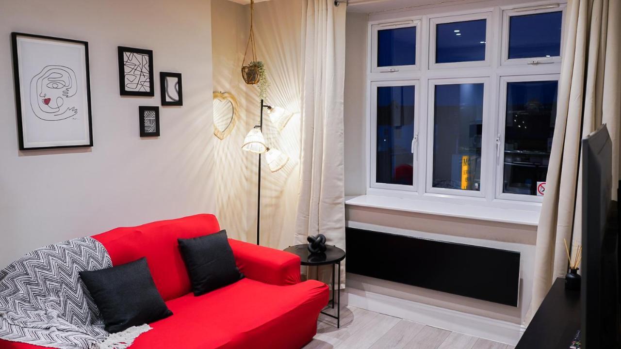 Stylish 2 Bed Near Watford Hospital & Watford Fc - Professionals & Contractors Welcome *
